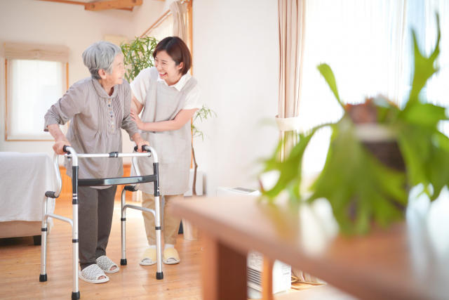 写真:【事例】歩行器で安心して歩けるようになったN様